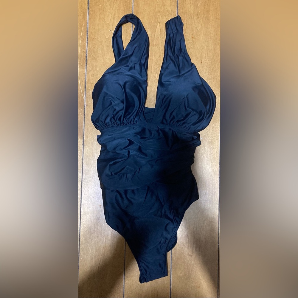 NWT Women’s Size 3XL You Di An  Black One Piece Swimsuit